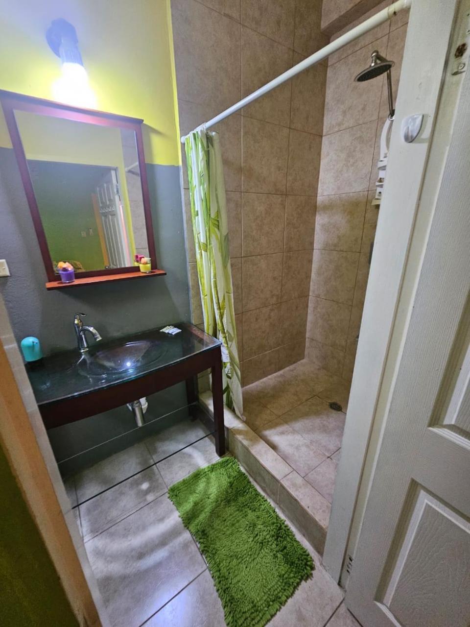 Fish Tobago Guesthouse Or Joy And Brandon Guesthouse Buccoo Стая снимка