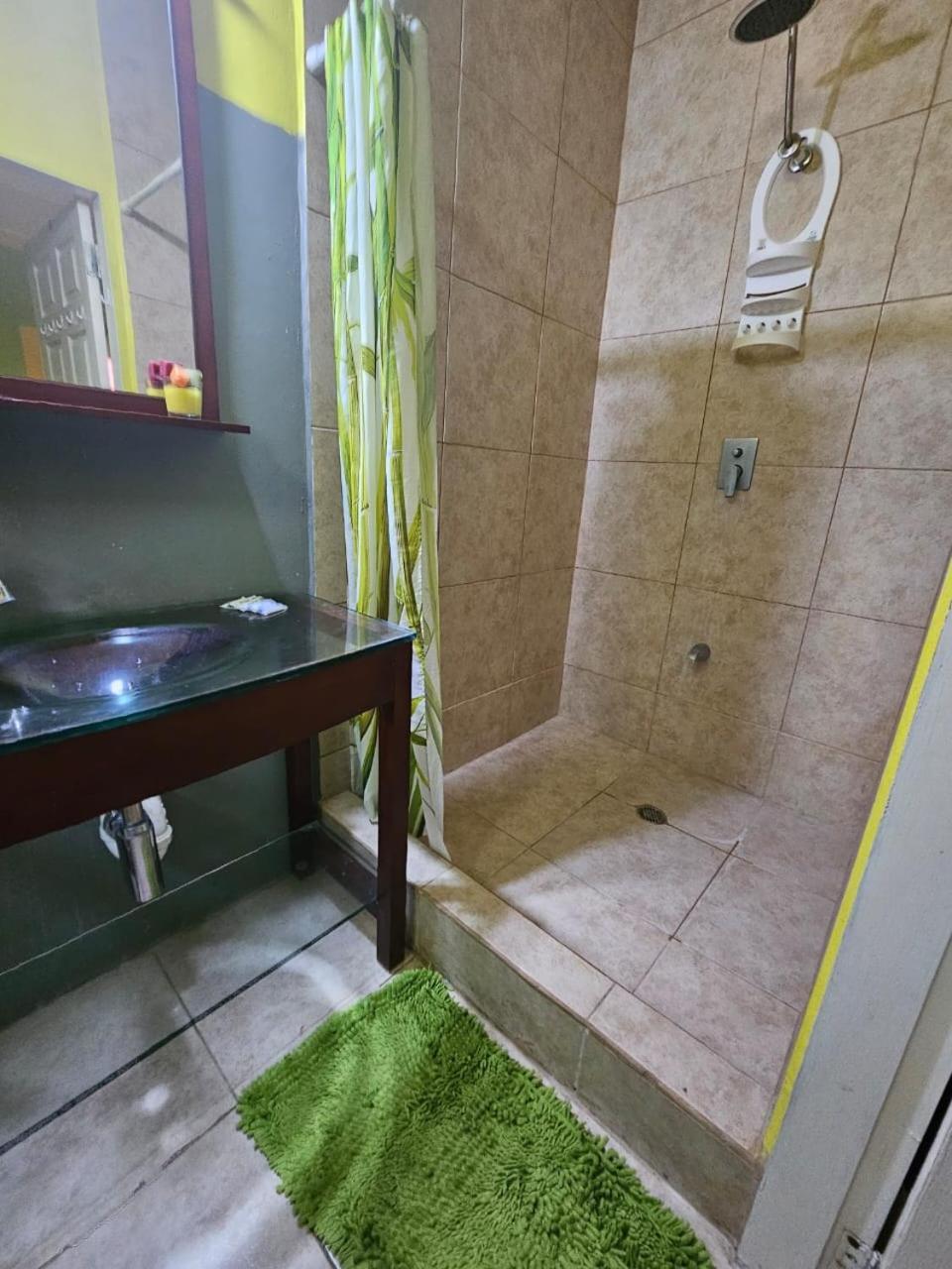 Fish Tobago Guesthouse Or Joy And Brandon Guesthouse Buccoo Стая снимка