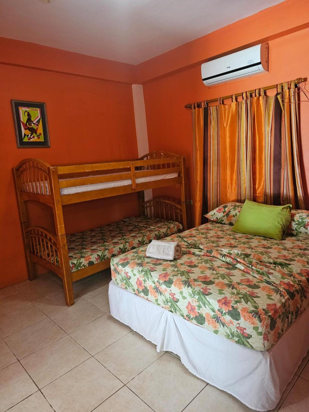 Fish Tobago Guesthouse Or Joy And Brandon Guesthouse Buccoo Стая снимка