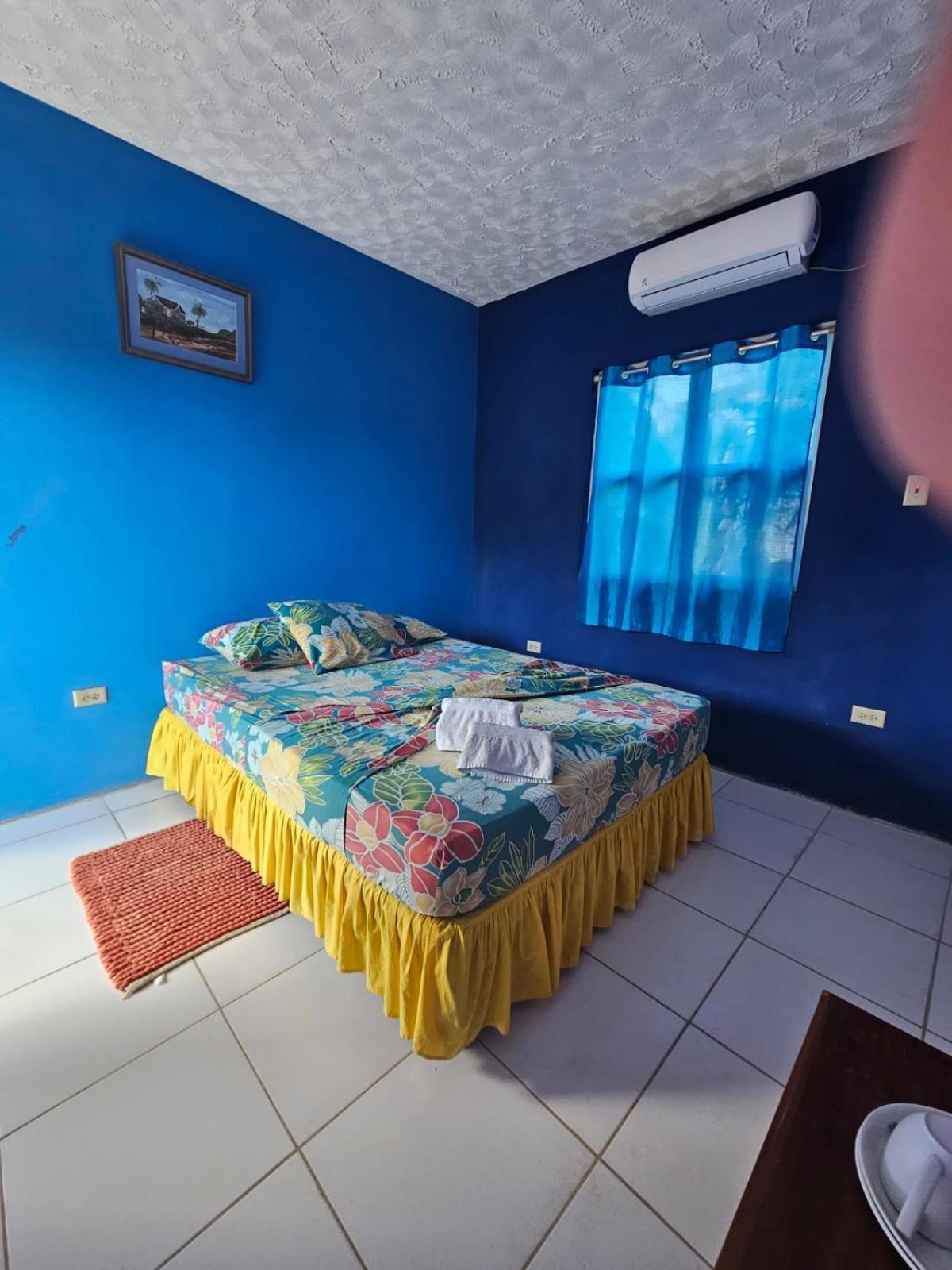 Fish Tobago Guesthouse Or Joy And Brandon Guesthouse Buccoo Стая снимка