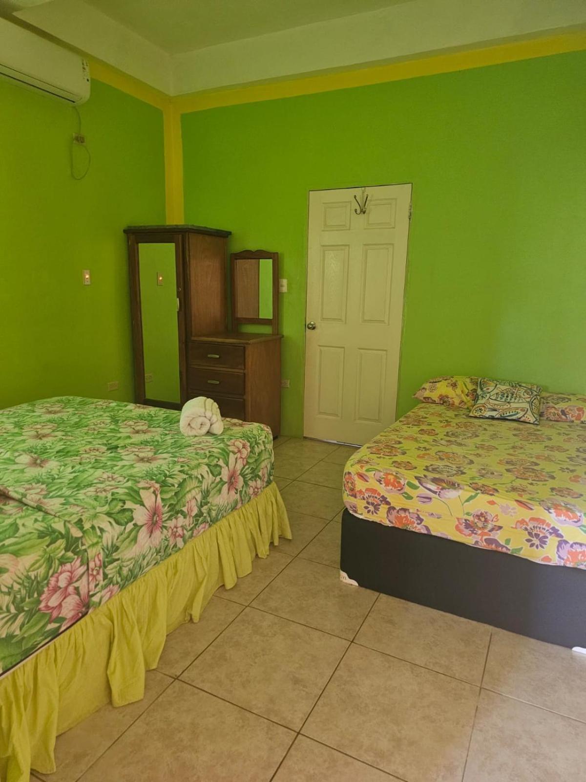 Fish Tobago Guesthouse Or Joy And Brandon Guesthouse Buccoo Стая снимка