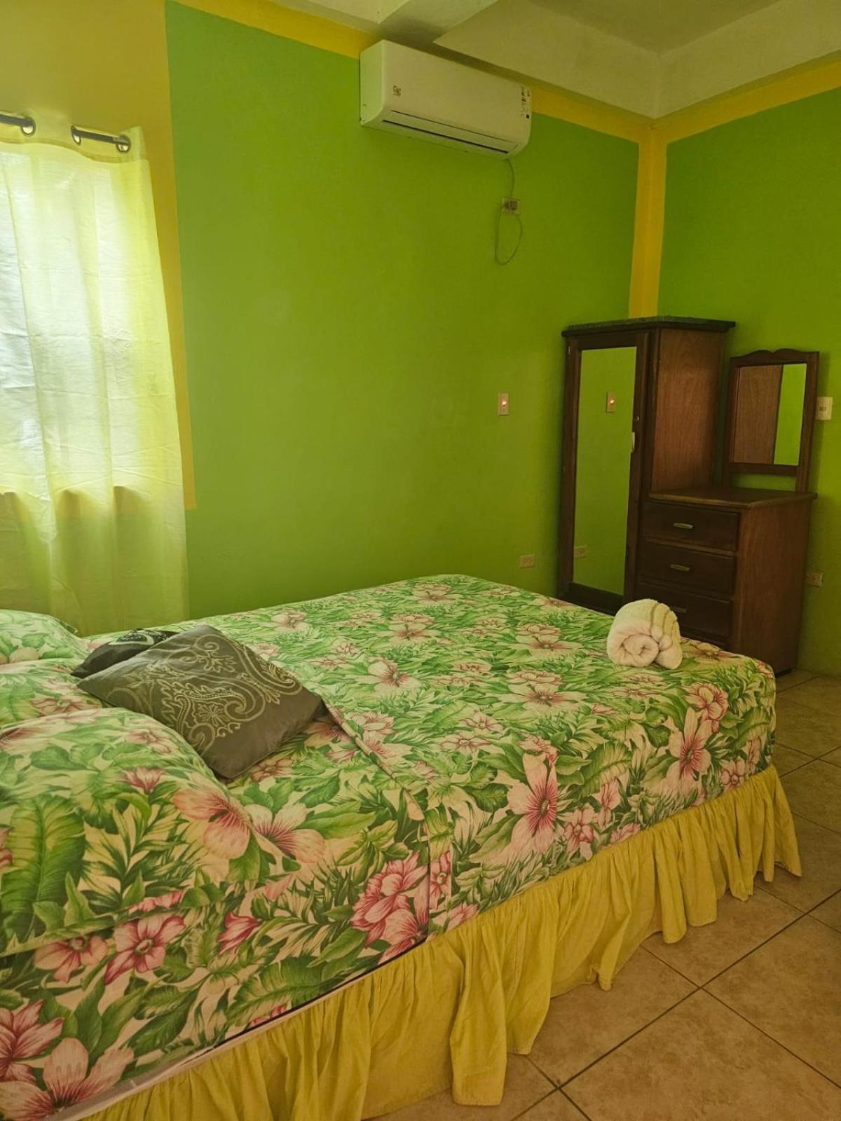 Fish Tobago Guesthouse Or Joy And Brandon Guesthouse Buccoo Стая снимка