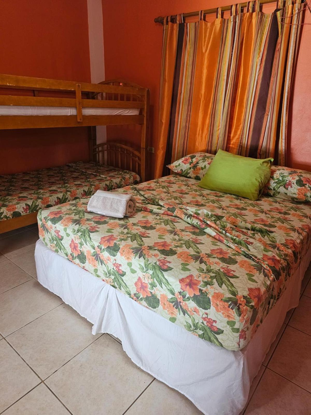 Fish Tobago Guesthouse Or Joy And Brandon Guesthouse Buccoo Стая снимка
